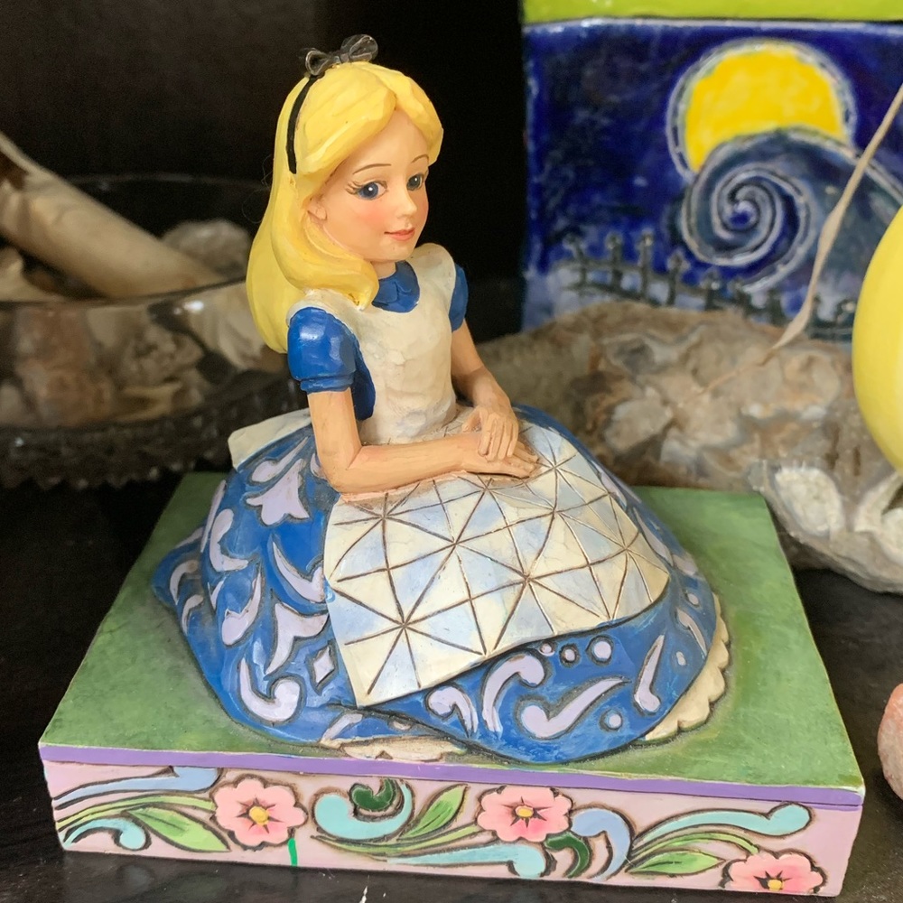 Jim Shore “Awaiting an Adventure” Alice in Wonderland figurine